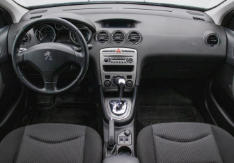 Подержанный автомобиль Peugeot 408 2013 года (13 фото)