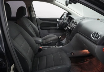 Подержанный автомобиль Ford Focus Sedan 2009 года (9 фото)