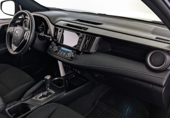 Подержанный автомобиль Toyota RAV4 2019 года (13 фото)