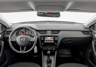 Подержанный автомобиль Skoda Octavia Liftback 2019 года (14 фото)