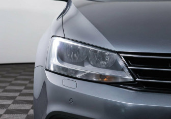 Подержанный автомобиль Volkswagen Jetta Sedan 2016 года (7 фото)