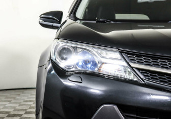 Подержанный автомобиль Toyota RAV4 2014 года (5 фото)