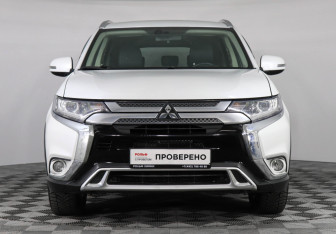 Подержанный автомобиль Mitsubishi Outlander 2019 года (2 фото)