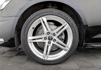 Подержанный автомобиль Audi A4 Sedan 2021 года (18 фото)