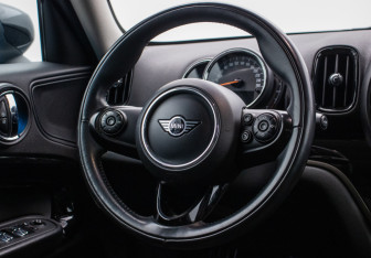 Подержанный автомобиль MINI Countryman 2020 года (15 фото)