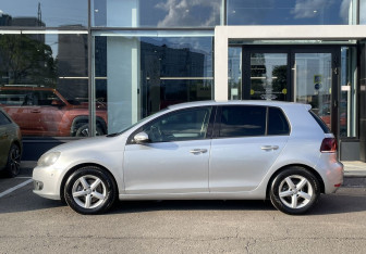 Подержанный автомобиль Volkswagen Golf Hatchback 2009 года (8 фото)