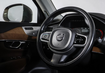 Подержанный автомобиль Volvo XC90 2017 года (13 фото)