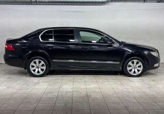 Подержанный автомобиль Skoda Superb Liftback 2011 года (5 фото)