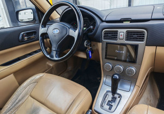 Подержанный автомобиль Subaru Forester Suv 2005 года (11 фото)
