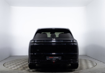 Подержанный автомобиль LiXiang L7 2023 года (6 фото)