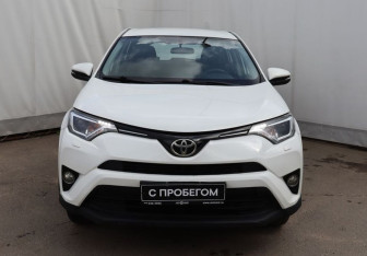 Подержанный автомобиль Toyota RAV4 2016 года (2 фото)