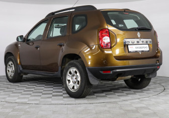 Подержанный автомобиль Renault Duster 2014 года (4 фото)