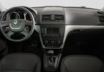 Подержанный автомобиль Skoda Yeti 2012 года (11 фото)