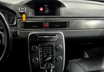 Подержанный автомобиль Volvo XC70 2014 года (14 фото)