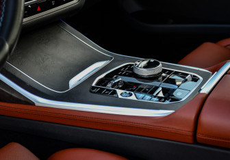 Подержанный автомобиль BMW X7 2022 года (25 фото)