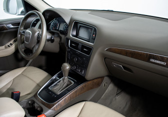 Подержанный автомобиль Audi Q5 2011 года (10 фото)