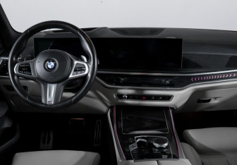 Подержанный автомобиль BMW X7 2023 года (12 фото)
