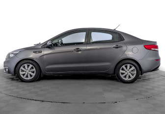 Подержанный автомобиль Kia Rio Sedan 2016 года (8 фото)