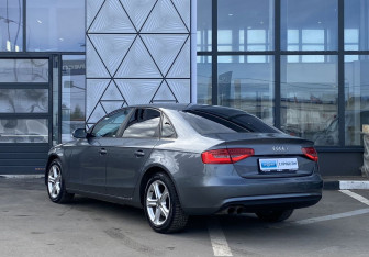 Подержанный автомобиль Audi A4 Sedan 2013 года (7 фото)