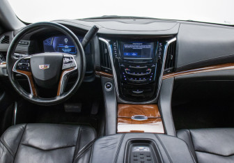 Подержанный автомобиль Cadillac Escalade Suv 2015 года (12 фото)