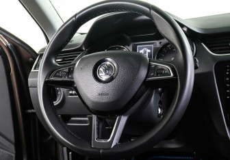 Подержанный автомобиль Skoda Octavia Liftback 2015 года (11 фото)