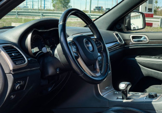 Подержанный автомобиль Jeep Grand Cherokee 2014 года (12 фото)