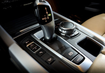 Подержанный автомобиль BMW X5 2015 года (27 фото)