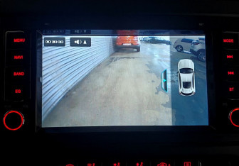 Подержанный автомобиль Volkswagen Multivan 2011 года (14 фото)