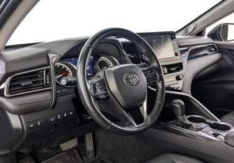 Подержанный автомобиль Toyota Camry Sedan 2021 года (15 фото)