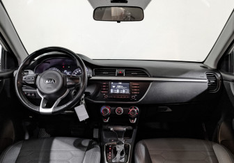 Подержанный автомобиль Kia Rio Sedan 2019 года (14 фото)