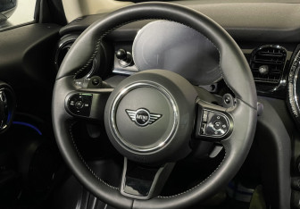 Подержанный автомобиль MINI Hatch 2023 года (14 фото)