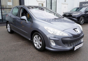 Подержанный автомобиль Peugeot 308 Hatchback 2010 года (3 фото)
