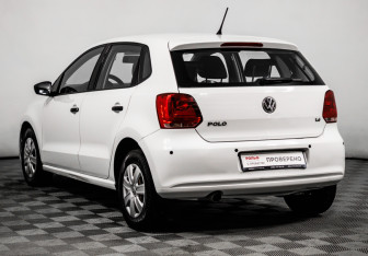 Подержанный автомобиль Volkswagen Polo Hatchback 2010 года (7 фото)