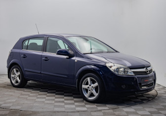 Подержанный автомобиль Opel Astra Hatchback 2013 года (7 фото)