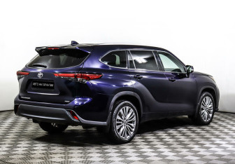 Подержанный автомобиль Toyota Highlander 2021 года (3 фото)