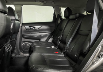 Подержанный автомобиль Nissan X-Trail 2017 года (10 фото)