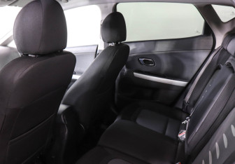 Подержанный автомобиль Kia Ceed Hatchback 2015 года (12 фото)