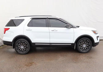 Подержанный автомобиль Ford Explorer 2018 года (7 фото)
