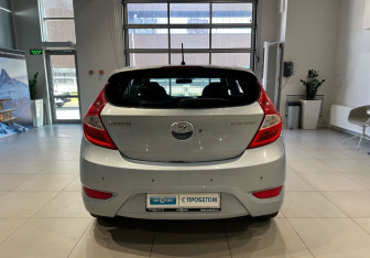 Подержанный автомобиль Hyundai Solaris Hatchback 2012 года (5 фото)