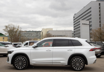 Подержанный автомобиль Geely Monjaro 2025 года (6 фото)