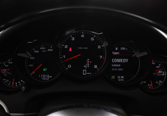 Подержанный автомобиль Porsche Cayenne 2014 года (11 фото)