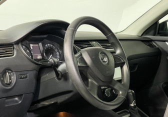 Подержанный автомобиль Skoda Octavia Liftback 2013 года (13 фото)