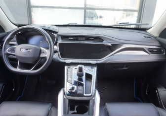 Подержанный автомобиль Geely Atlas Pro 2022 года (12 фото)