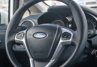 Подержанный автомобиль Ford Fiesta Hatchback 2011 года (12 фото)