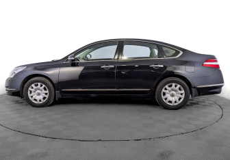 Подержанный автомобиль Nissan Teana 2011 года (8 фото)