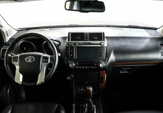 Подержанный автомобиль Toyota Land Cruiser Prado 2016 года (10 фото)