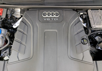 Подержанный автомобиль Audi Q7 2016 года (9 фото)
