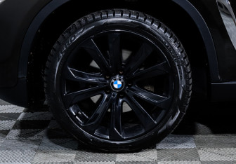 Подержанный автомобиль BMW X6 2016 года (15 фото)