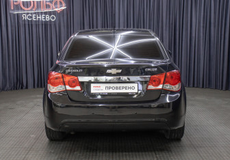 Подержанный автомобиль Chevrolet Cruze Sedan 2011 года (6 фото)