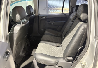 Подержанный автомобиль Opel Zafira Compactvan 2012 года (13 фото)